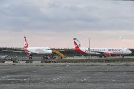 Air berlin wann am flughafen sein. Invasion Von Air Berlin Flugzeugen Auf Dem Flughafen Wien Am Tag Nach Dem Offiziellen Aus Austrian Wings