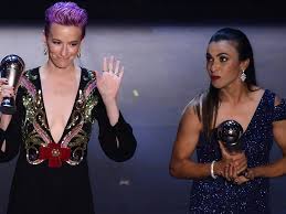 Eine ikone des amerikanischen sports ist rapinoe gewiss nicht, wenngleich der frauenfußball dort mehr beachtung genießt als hierzulande. Fussball News Rapinoe Ist Weltfussballerin Des Jahres