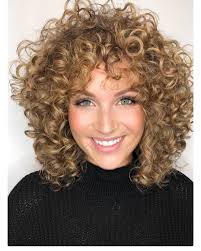 Few Curlycut That Never Give Her The Wowww Moment Until Rezocut Short Layered Curly Hair Natural Curls Hairstyles Curly Natural Curls
