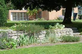 Ein saftiger rasen, eine ordentliche hecke und gesunde pflanzen: Bauhaus Und Gartenkunst Bund Deutscher Landschaftsarchitekten Bdla