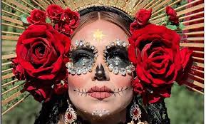 Voici 20 dessins de coloriage tête de mort mexicaine à imprimer gratuitement chez vous. 101 Propositions D Halloween Differents Maquillage Tete De Mort Mexicaine Halloween Zenidees