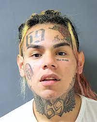 Model jade debuts rainbow hair similar to boyfriend tekashi 6ix9ine's. 6ix9ine Bio Net Worth Height Affair Wife Girlfriend Tekashi 69 Age Songs Arrested Wiki Facts Rapper Family Tour Songs Albums Awards Gossip Gist