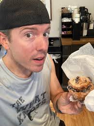 Well I would like to thank my friend Amy for the inspiration. This is one  of her creations with a twist or 2. “The BLORT”. Crispy Maple Bacon, Bibb  Lettuce, Heirloom Tomatoes,