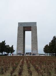 Çanakkale savaşlarında şehit düşen yaklaşık 253 bin şehidimizi simgeleyen abidelerin en görkemlisidir. Canakkale Sehitleri Aniti Wikiwand