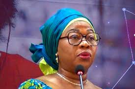 La ministre Michel Mouanga, souffrant de problèmes psychiatriques, sème le  chaos dans son ministère