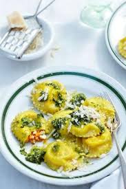 Uber Vegetarische Pasta Freut Sich Die Ganze Familie Wie Ware Es Das Nachste Mal Mit Selbstgemacht Mohren Ravioli Mit In 2020 Rezepte Veggie Rezepte Moussaka Rezept