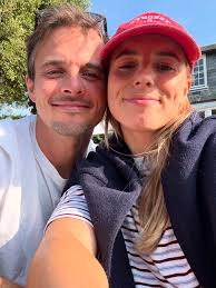 Little bit of life 🐝