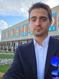 winning with ace queen in poker