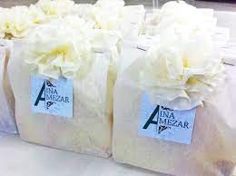 Diy Guest Wedding Favour Or Doorgift White Paper Bag And Tissue Paper Flower Simple And Bud Wedding Favors For Guests Diy Wedding Door Gift Ideas Diy Wedding