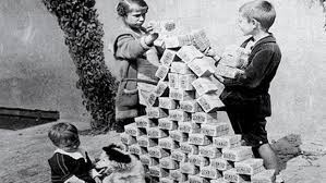 Cagan aufgestellte faustregel von monatlichen inflationsraten von 50 % (entsprechend einer jährlichen rate von umgerechnet rund 13.000 %) ist aber weit verbreitet. Deutsche Hyperinflation Von 1923 Milliarden Furs Brot
