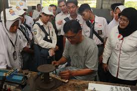 Haneesya hanee dinobat dewi remaja 2018/2019. Peserta Siswa Mengenal Nusantara 2019 Kunjungi Perajin Timah Di Bangka Belitung Antara News