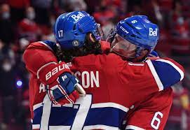 This fan at the game knows what's up. 3c R2owom4ma1m