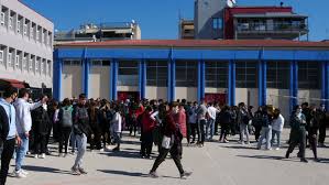 Οι λαρισαίοι βγήκαν στους δρόμους. Seismos Ta Sxoleia Poy Proklh8hkan Zhmies Se Larisa Trikala Kai Kozanh Skai