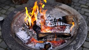 Manche gemeinden erlauben diese feuer, andere schränken die größe und die dauer des feuers ein und wieder andere verbieten sie generell. Garten Und Lagerfeuer Was Ist Erlaubt