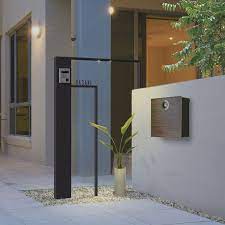 シンプルモダンを追求した究極のフレーム シンプルフレーム ファンクションユニット ファサード空間をシャープに間仕切ります こだわりの家 おしゃれな家 こだわりの玄関 外構 デザイン シンプルモダン 玄関 プラン 外観 住宅 モダン