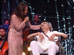 Passionately follow cancer and diabetes research. Neha Kakkar Gives Rs 5 Lakh To Santosh Anand The Lyricist Of Ek Pyaar Ka Nagma On The Sets Of Indian Idol 12 Times Of India