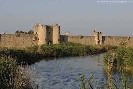 Office de tourisme d'aigues mortes. Decouvrez Tours Et Remparts D Aigues Mortes Guide De Tourisme Camargue Fr