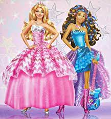 Boneka pertama barbie diperkenalkan pada maret 1959 dengan desain pakaian renang berwarna hitam putih dan rambut menyerupai bentuk ekor kuda yang di produksi di jepang. Rock N Royals Book Pictures Barbie Filme Foto 38945018 Fanpop