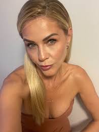 50'sine merdiven dayamışken, Emine Ün'ün dönüşü muhteşem oldu