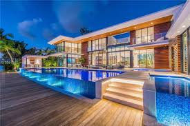 Magnificent Modern Miami Mansion With Ocean Panorama Miami Mansion Mansions Dream House Exterior