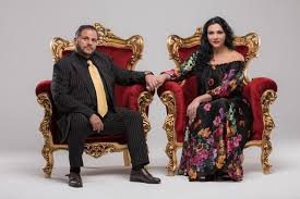 Emilio és tina kislányának videóklipje máris meghaladta a 170 ezer megtekintést, bangó margit pedig nem is lehetne büszkébb a kis vivikére. Bango Margit Hazavatojaval Indul Emilioek Uj Realityje Starity Hu