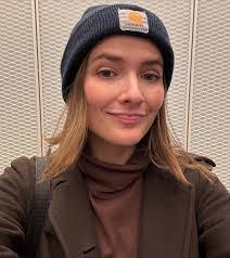 Elena Moore's Instagram, Twitter & Facebook