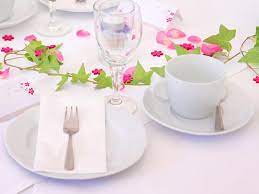 Tisch decken richtig kaffeetisch eindecken wo liegt eigentlich festtagstafel den tisch richtig decken so geht s by zwilling den tisch decken stilvoll und festlich schoner wohnen anzeige tisch eindecken kaffeetrinken coffeebreak youtube so sieht der perfekt gedeckte tisch aus gastgewerbe magazin tisch richtig eindecken der bimago interior design. Das Kuchengabel Mysterium Warum Hat Die Kleine Gabel Eigentlich Eine Ecke Lecker