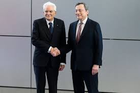 Elogia il lavoro degli operatori sanitari e si dice convinto che ne usciremo. Gallery Mario Draghi Un Bazooka Per L Italia Valori