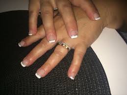 French Ongle Gel Chablon Beaute French Blanc Et Argente Beaute Des Ongles Ongles Beaute