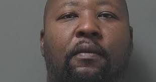 Police: Man pulled gun during Hanford bar fight