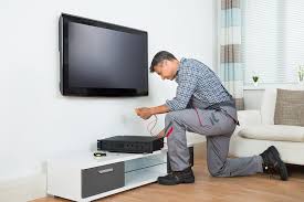 Lift your tv up carefully on each side and line up the hooks with. How To Remove A Tv From A Wall Mount The Plug Hellotech