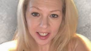 Angela Dee's Instagram, Twitter & Facebook