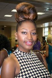 Street Style Hair: Natural is Beautiful