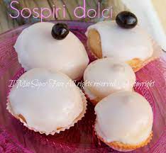 I sospiri sardi sono dei dolcetti di mandorle che si regalano nel periodo natalizio. Sospiri Dolci Dolci Della Sposa Soffici E Golosi