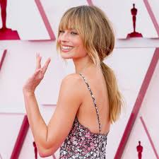 Shop the hair tools and products used to create margot robbie's oscars look Margot Robbie S Bangs And Dark Blond Hair Color Oscars 2021 Popsugar Beauty