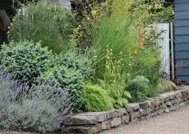 Rehab Diary A Garden Makeover For A Ranch Style House In Oregon Gardenista Garden Makeover Garden Landscape Design Garden Inspiration