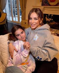 Певица ани лорак поздравила с десятилетием свою дочь софию, рожденную в браке с турецким бизнесменом муратом налчаджиоглу. Ani Lorak Pokazala Podrosshuyu Doch Kopiyu Eks Muzha Foto Glamur Tsn Ua