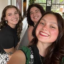 Renee Proffitt's Instagram, Twitter & Facebook