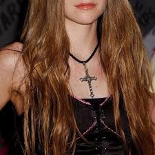 The other day my friend said you look like avril lavigne. like my makeup/hair/outfit and idk if it was intended as a compliment but i sure took it as one!!!!! Avril Lavigne Aesthetic 2000s Punk Aesthetic Punk Rock Princess Punk Aesthetic
