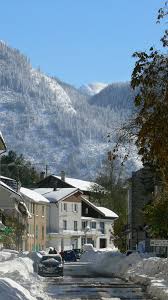 Avant Halloween Il Est Tombe 1 Metre De Neige Sur Le Vercors Du Jamais Vu Landmarks House Styles Natural Landmarks