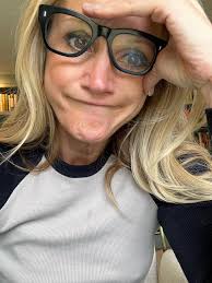 Hope you had a good vacay @melrobbins. Well, it looks like Threads might be  Instagram's text-focused sister. So, the people who used to comment with 🔥 