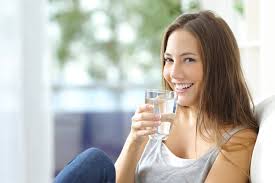 Lebensmittel die beim abnehmen helfen. Getranke Zum Abnehmen Mit Diesen 7 Diat Drinks Purzeln Die Kilos