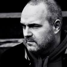 Goh @jpaternotte zegt @nieuwsvandedag_ dat er een steiger nodig was om de  schade aan hun pand te repareren... Was er dan schade aan de hogere  verdiepingen? En werd er een prinsenvlag opgehangen?