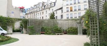 Les Jardins Secrets De Paris 1 Le Jardin Anne Frank Jardins Secrets Secret De Paris Anne Frank