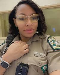 Anna Halter's Instagram, Twitter & Facebook