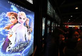 Dany boon incarne olaf dans la version française de la reine des neiges 1 et 2. La Reine Des Neiges 2 Un Monopole Dans Les Salles Coreennes Qui Pose Question