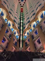 Burj khalifa is a megatall skyscraper in dubai, united arab emirates, the building is best known for being the current world's tallest skyscraper, it's the most popular tourist attraction in dubai (details. Dubai Vom Burj Al Arab Bis Zum Burj Khalifa Live Smile Travel