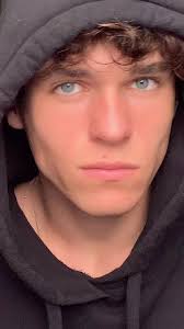 Iris Thomas Holland Moritz