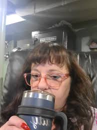 Good Thursday morning my CCC friends.☕ -6 this morning. Drinking Black  silk☕, getting ready for another 14hr shift.🤦‍♀️ Chemo kicked my butt  yesterday, i look and feel like death warmed over ,