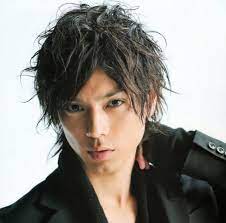 Tertarik mengganti gaya rambut tapi bingung cari inspirasinya? 15 Model Rambut Pria Jepang Buat Penampilan Keren Mas Kulin Com